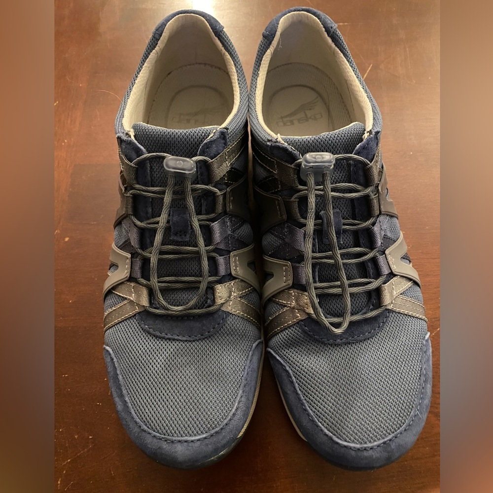 EUC Dansko Henriette sneakers - blue -size 39, barely worn!